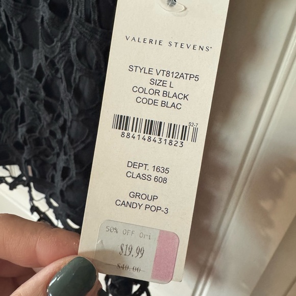 3/for $10 🍒 - *NWT* Black Cropped Cut Out Tank Top (Large) - Picture 3 of 8